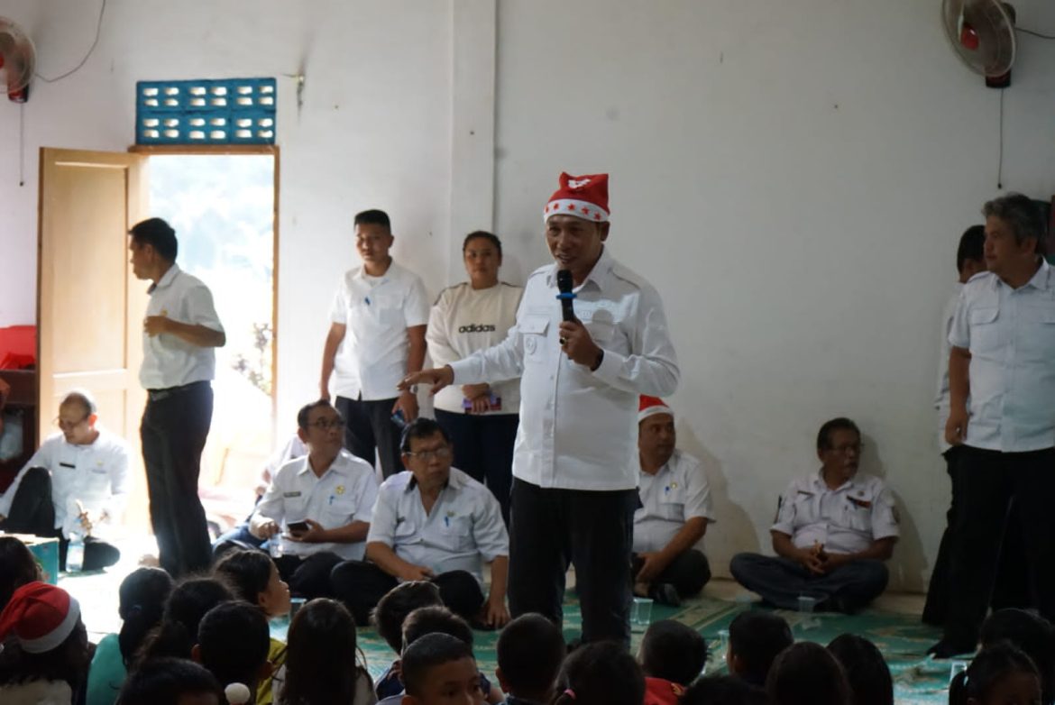 ‎Bupati Tapanuli Utara Rayakan Natal Bersama Korban Bencana Hidrometeorologi di Desa Sibalanga
