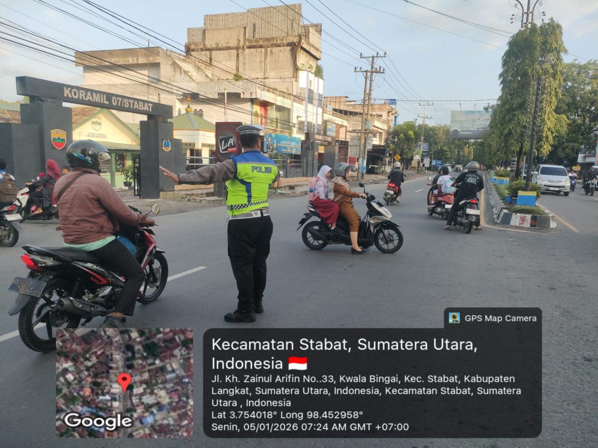 Sat Lantas Polres Langkat Hadir di Pagi Hari, Pastikan Arus Lalu Lintas Aman dan Lancar.