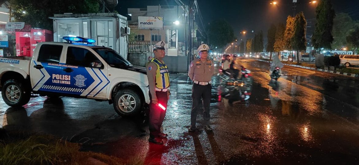 Sat Lantas Polres Langkat Gelar Patroli Blue Light, Pastikan Arus Lalu Lintas Aman dan Lancar.
