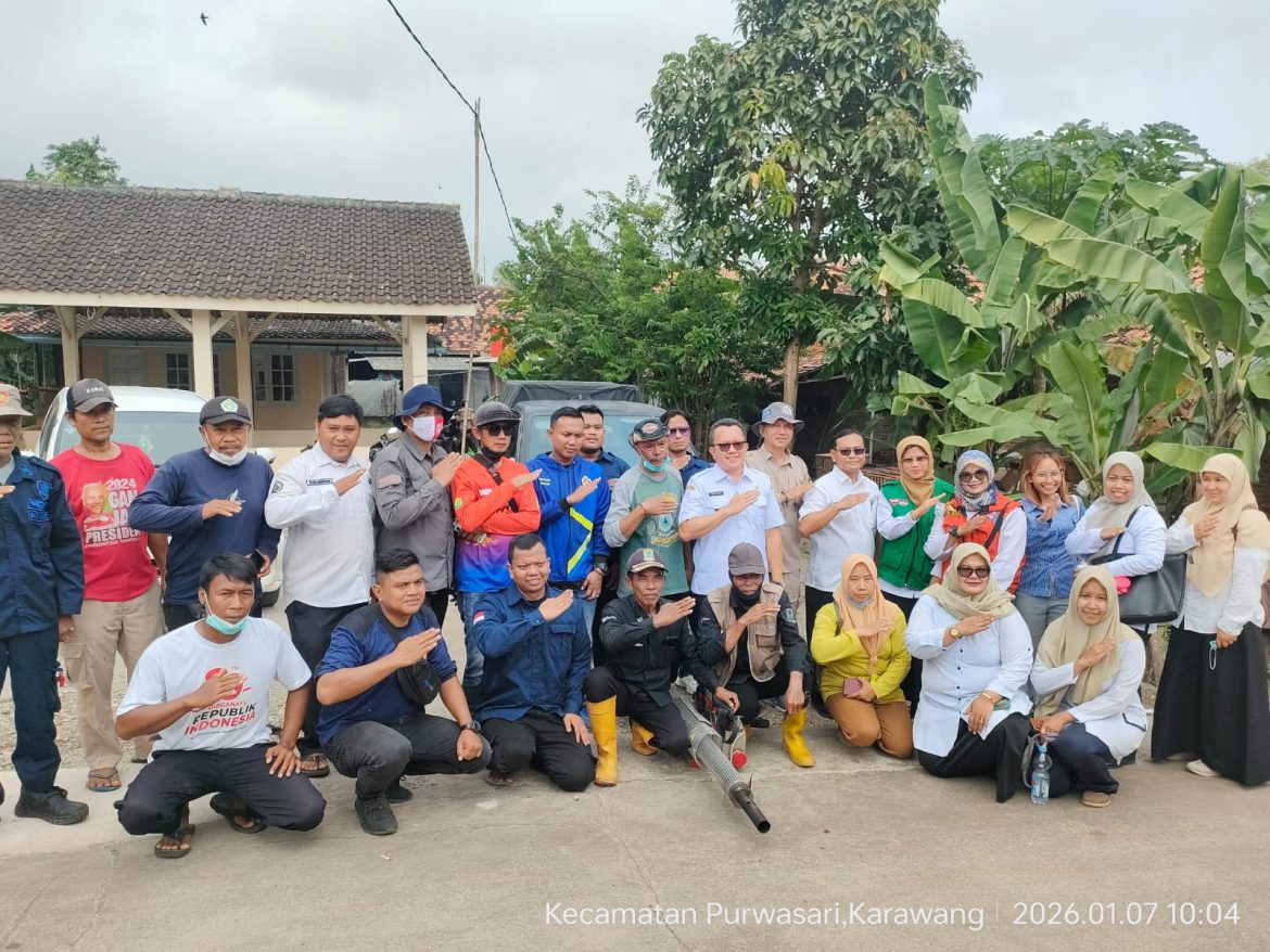 Antisipasi DBD Musim Hujan, Karang Taruna Karawang Turun Langsung Lakukan Fogging