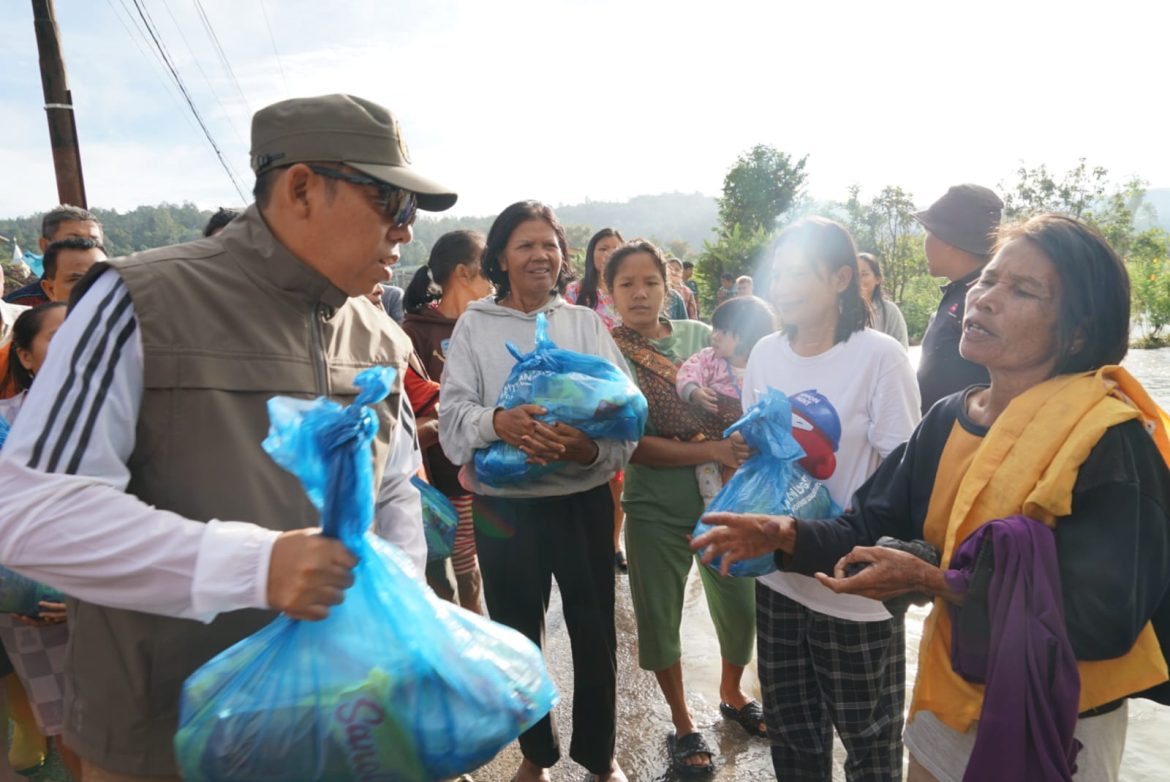 ‎Bupati Tapanuli Utara Tinjau Lokasi Bencana Puting Beliung di Tarutung dan Sipoholon