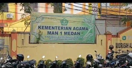 Ratusan Motor Siswa MAN 1 Medan Kuasai Badan Jalan, Kemacetan Parah dan Dugaan Pungli Terorganisir Menguat