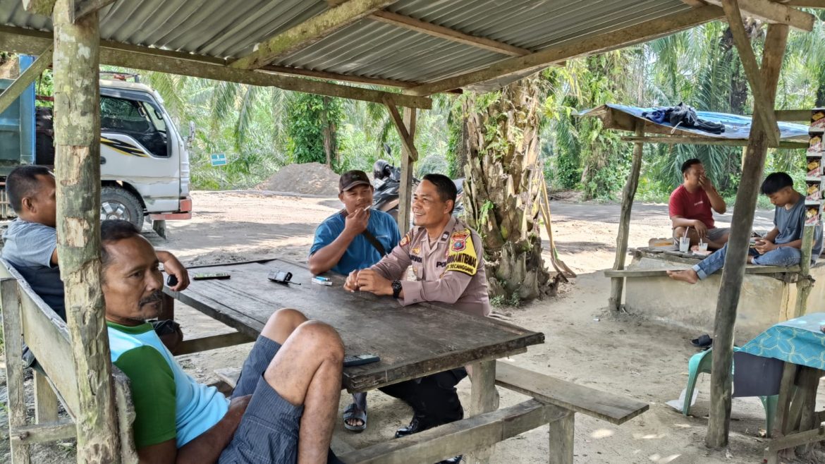 Perkuat Kedekatan dengan Warga, Bhabinkamtibmas Polsek Secanggang Gencarkan Sambang Desa.