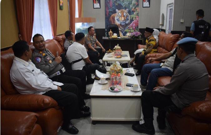 Ketua DPRD Langkat Sribana Peranginangin SE, Sambut Langsung Kunjungan Silahturahmi Kapolres Binjai.