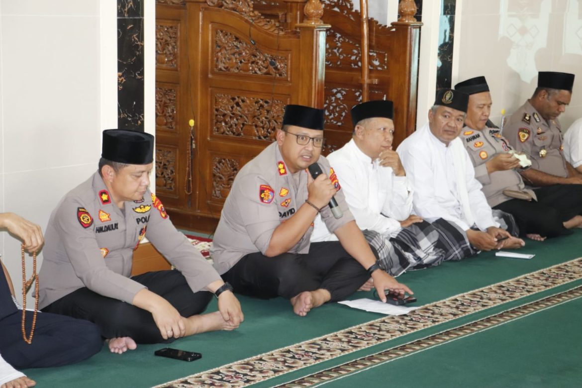 Sholat Jumat Berjamaah hingga Jumat Curhat, Kapolres Langkat Bangun Dialog Langsung dengan Masyarakat Stabat.