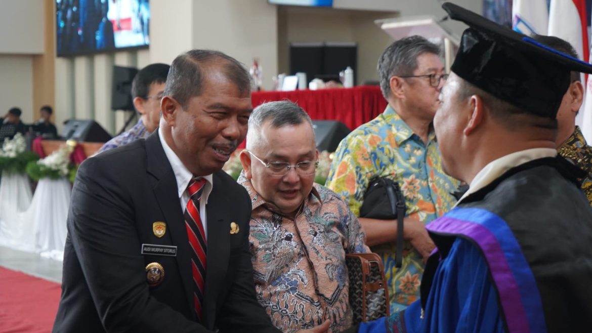 Wabup Toba Hadiri Sidang Orasi Ilmiah Guru Besar IT Del