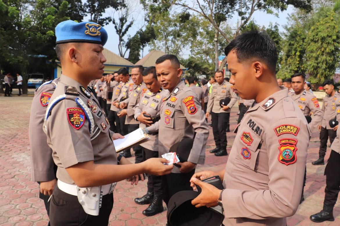 Wakapolres Langkat KOMPOL Husnil Mubarok Daulay S.H, S.I.K, M.I.K, Sampaikan Atensi Kapolres Saat Apel Jam Pimpinan.