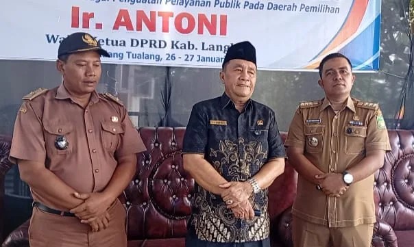 Antoni Ginting Reses di Desa Tebing Tanjung Selamat.