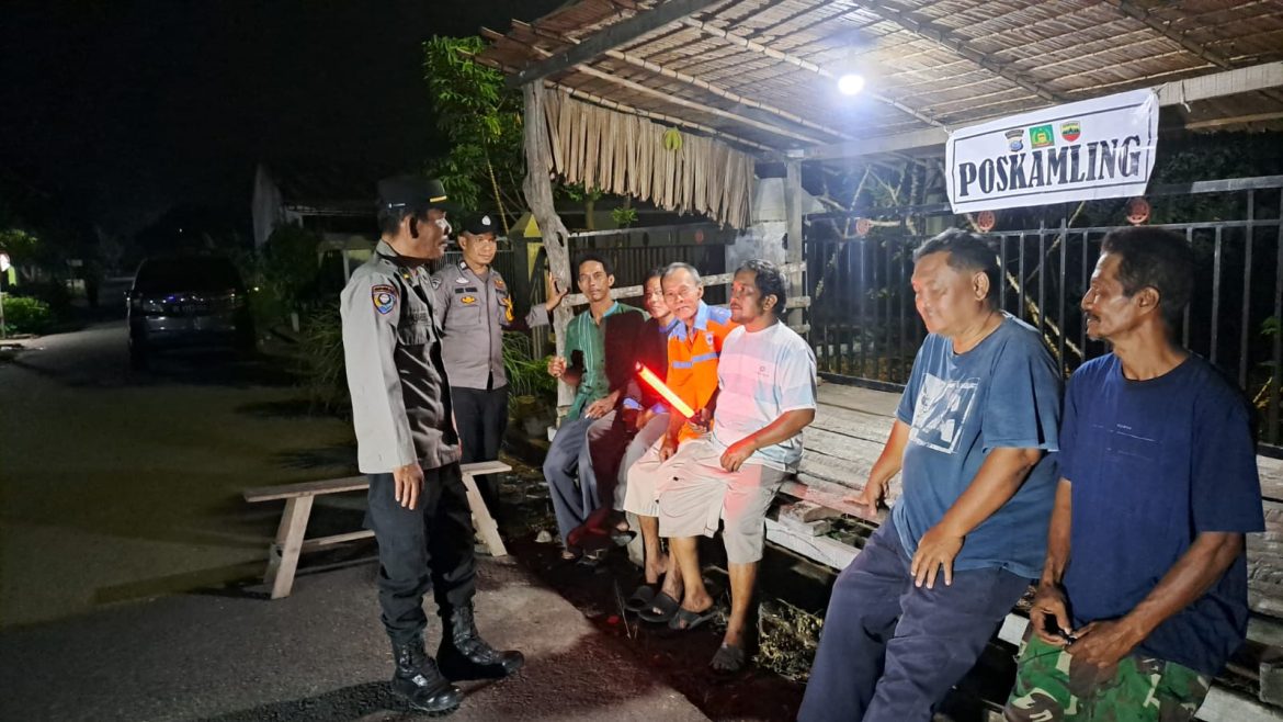 Polsek Stabat Cek Pos Kamling di Desa Karang Rejo, Wujudkan Kamtibmas Kondusif.