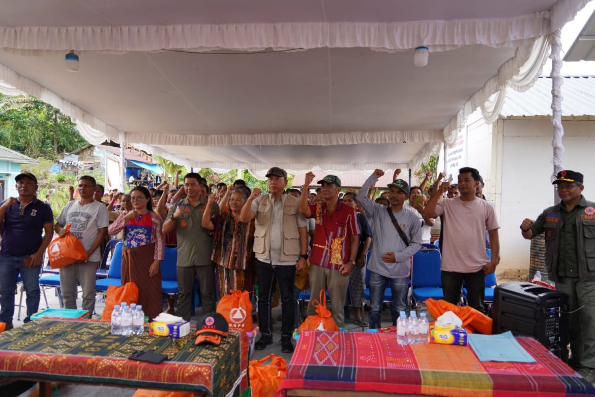 ‎Kepala BNPB Tinjau Huntara dan Serahkan Bantuan bagi Warga Terdampak Bencana di Tapanuli Utara