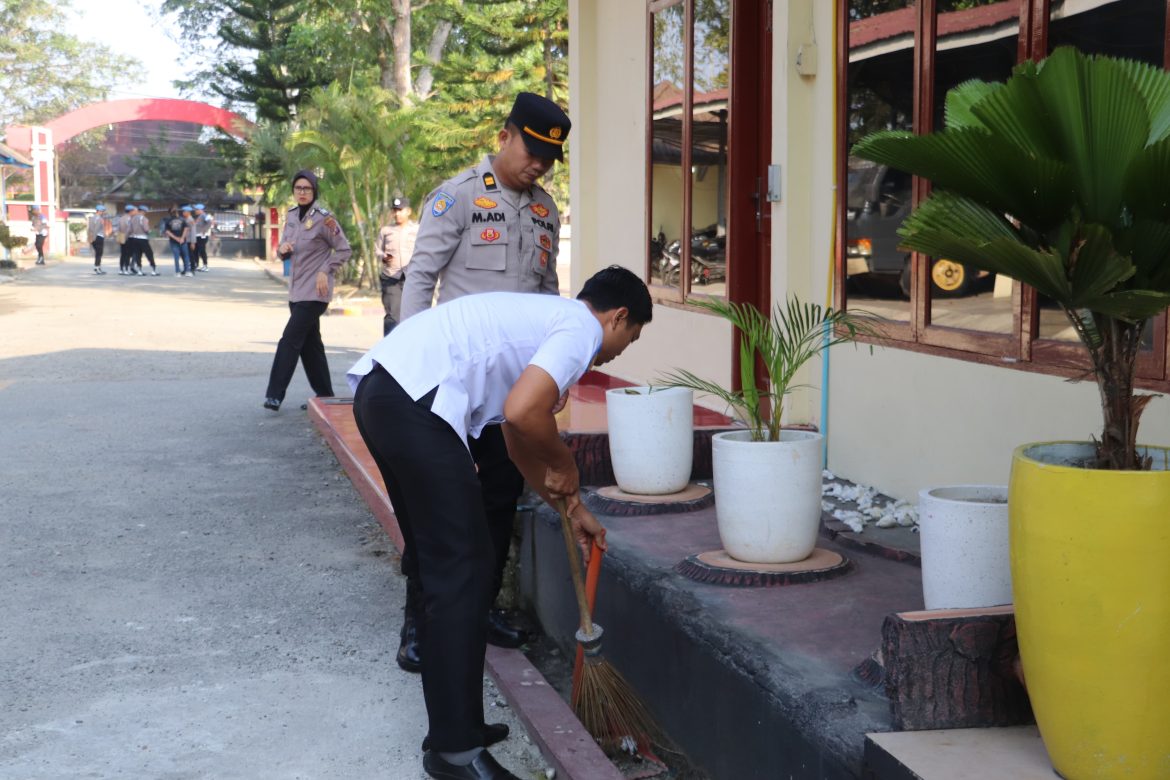 Polres langkat Lakukan Giat Kurve Rutin Dilingkungan Mako Pelaksanaan Instruksi Presiden.