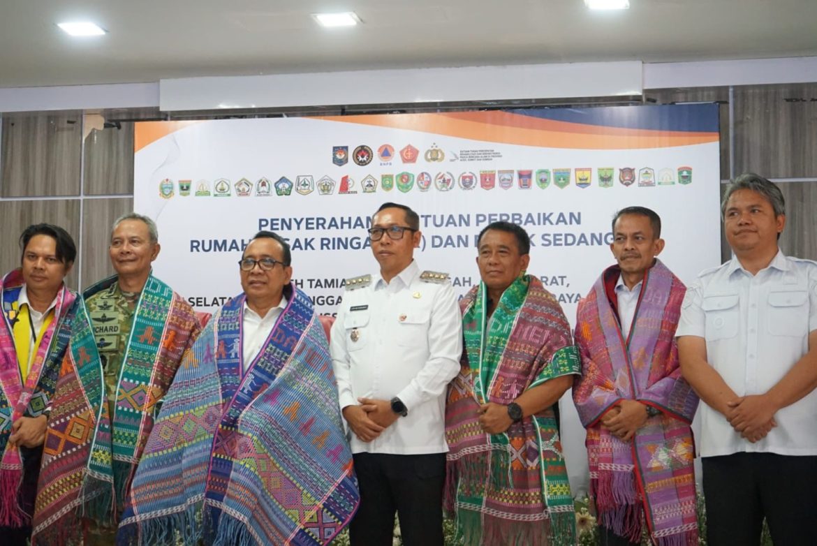 Menko PMK Serahkan Bantuan Stimulan Rumah Rusak, Bupati Tapanuli Utara: Ini Pemulihan Kehidupan Masyarakat