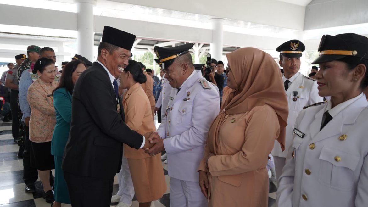 Bupati Toba Lantik 98 Pejabat Administrator, Pejabat Pengawas dan Pejabat Fungsional