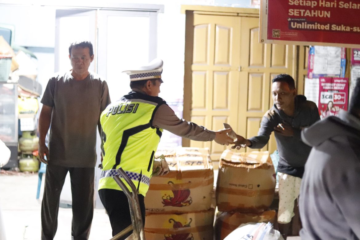 Polres Langkat Gelar Sahur On The Road Hari Ke-4, Perkuat Kepedulian Sosial dan Layanan 110 di Bulan Suci Ramadhan