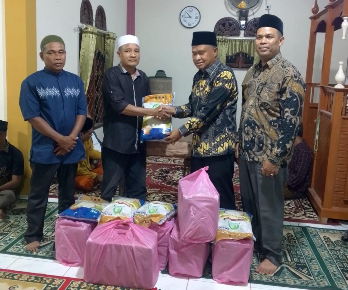 TSR, Anggota DPRD Provinsi Sumbar Khairuddin Simanjuntak Salurkan Sembako untuk Anak Yatim dan Bantuan untuk Masjid di Pasaman