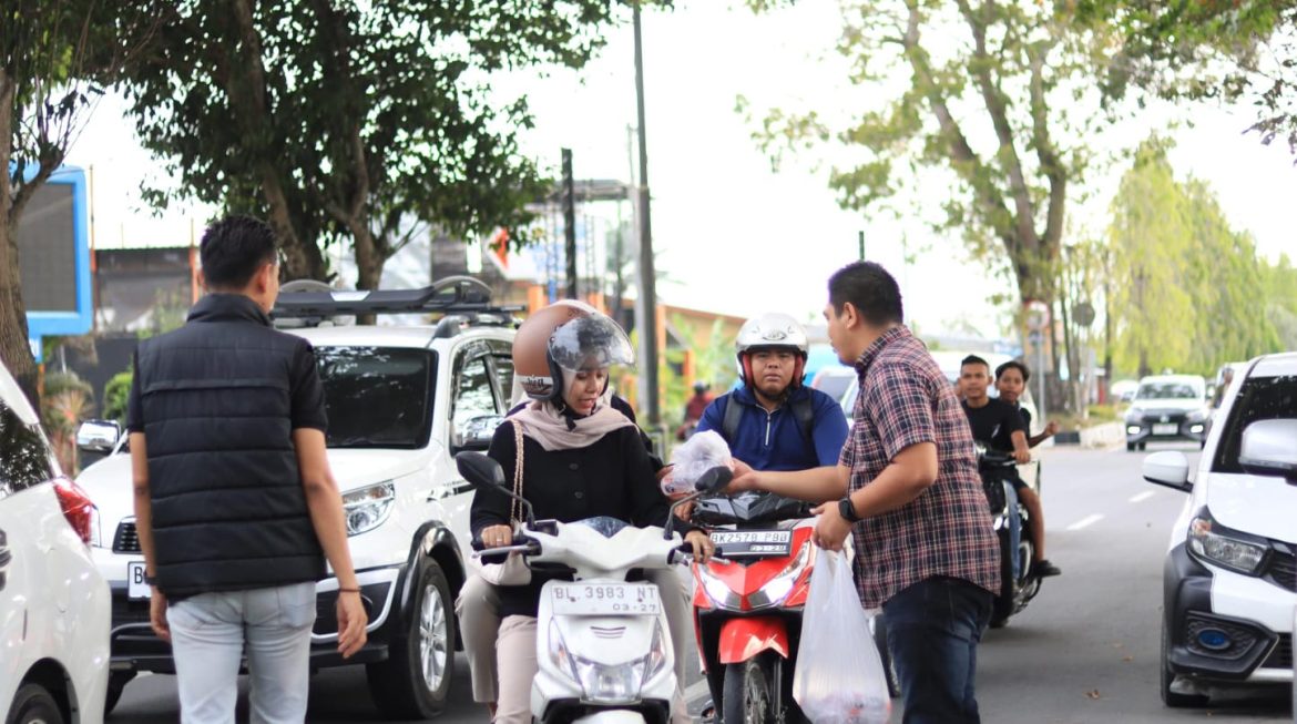 Hari Ke-6 Ramadhan 1447 H, Polres Langkat Berbagi Takjil untuk Masyarakat.