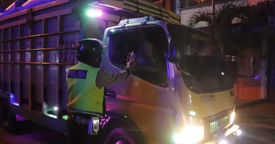 Hari ke-18 Ramadhan, Polres Langkat Gelar Sahur On The Road dan Bagikan 100 Nasi Sahur.