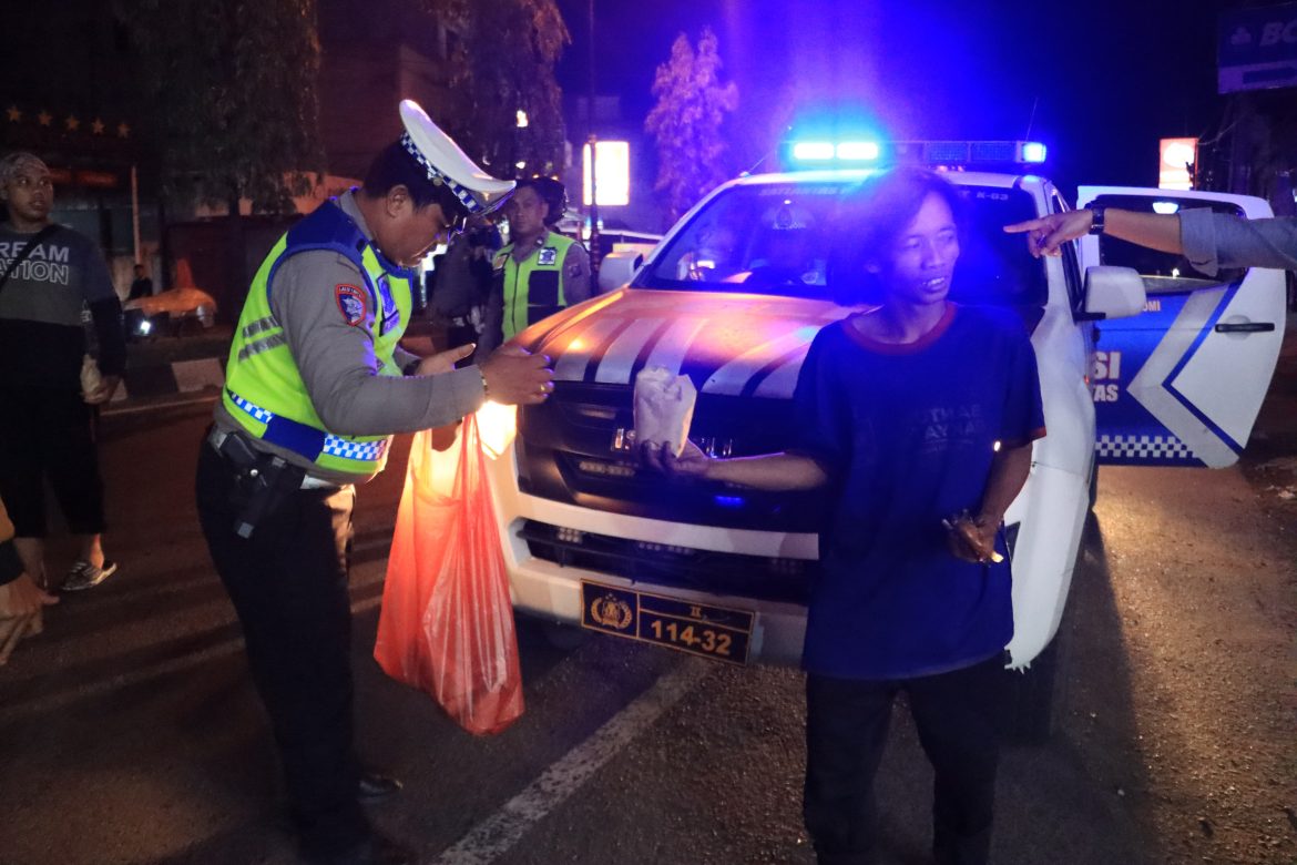 Hari Ke-20 Ramadhan, Polres Langkat Laksanakan Sahur On The Road, Safari Subuh, dan Patroli Asmara Subuh.