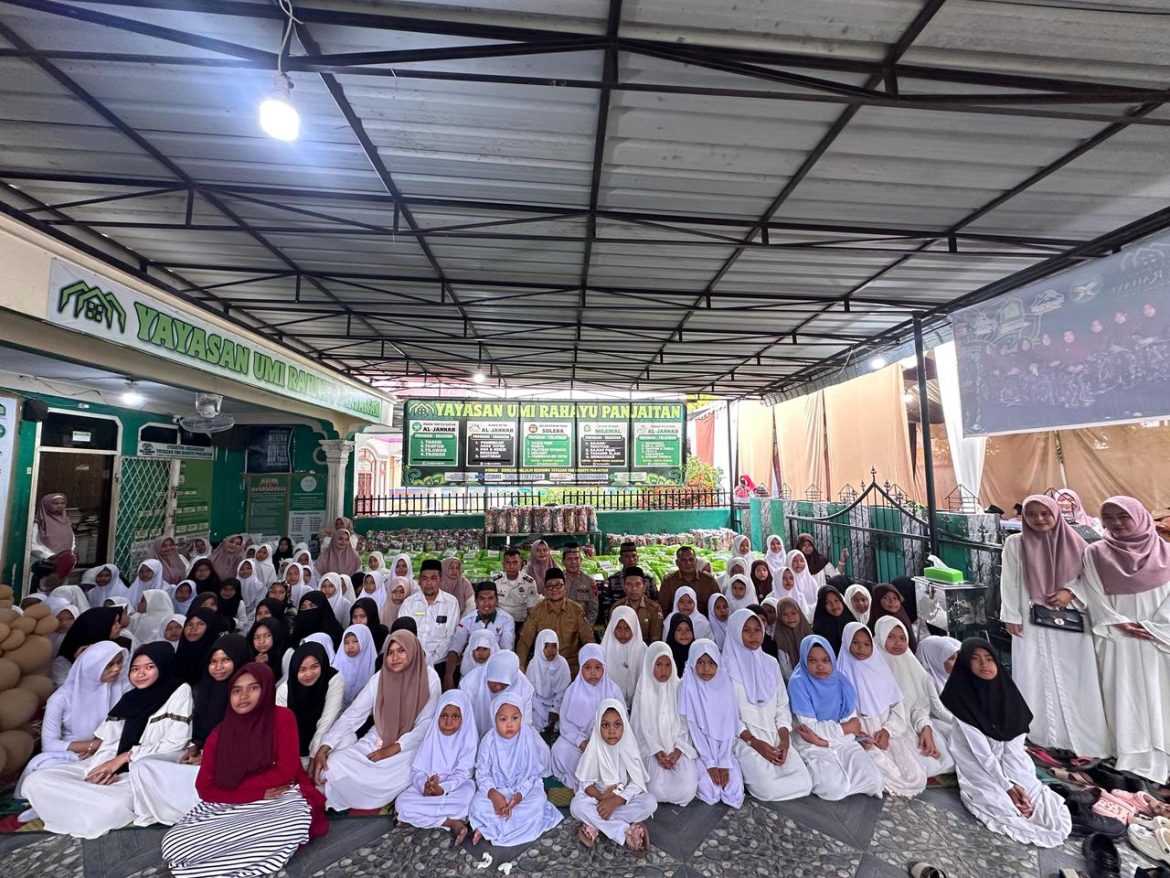 Wakil Wali Kota Muhammad Fadly Penyaluran Bingkisan Lebaran untuk 300 Anak Yatim, Kepada Yayasan Umi Rahayu