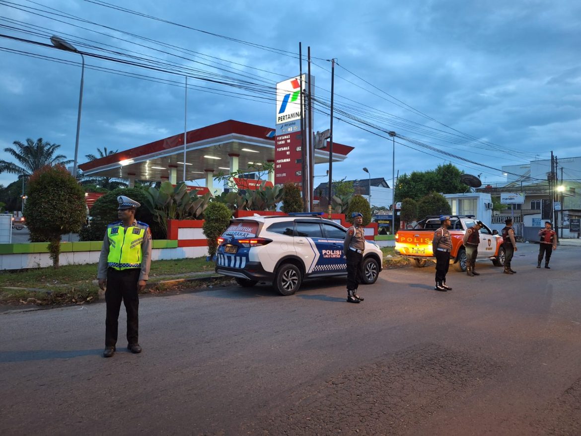 Polres Langkat Gelar Sahur On The Road dan Safari Subuh Berjamaah Bersama Masyarakat.