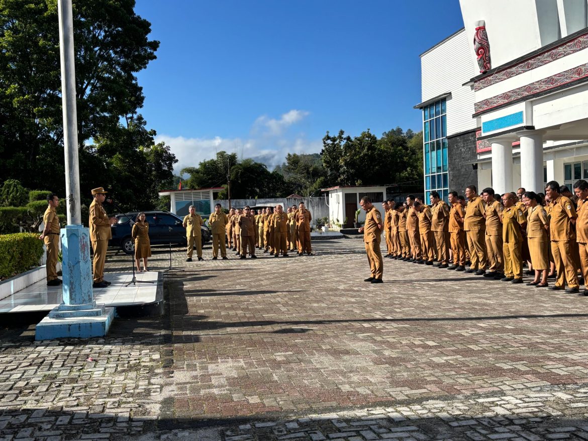 Bupati Tapanuli Utara Pimpin Apel Gabungan, Tekankan Integritas dan Kesiapsiagaan Menghadapi Libur Panjang