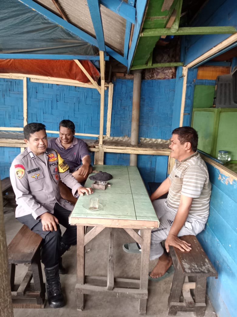Bhabinkamtibmas Polsek Tanjung Pura Aktif Sambangi Warga, Ajak Jaga Kamtibmas di Desa Kwala Langkat.