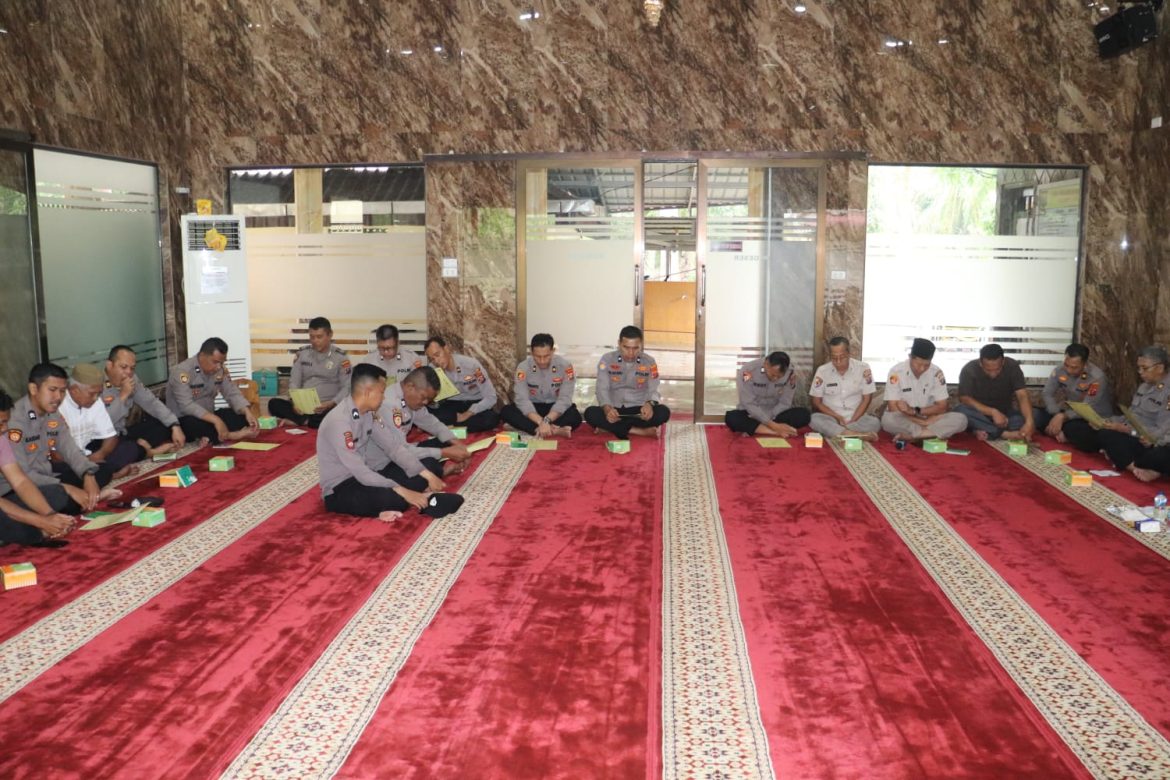 Polres Langkat Gelar Binrohtal, Perkuat Iman dan Kebersamaan Personel.
