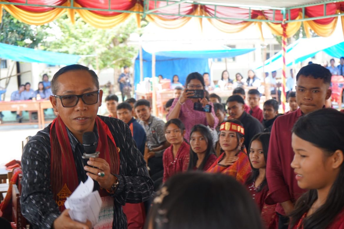 Bupati Taput Ajak Siswa SMAN 1 Pagaran Berpikir Futuristik dan Kuasai Pertanian Modern