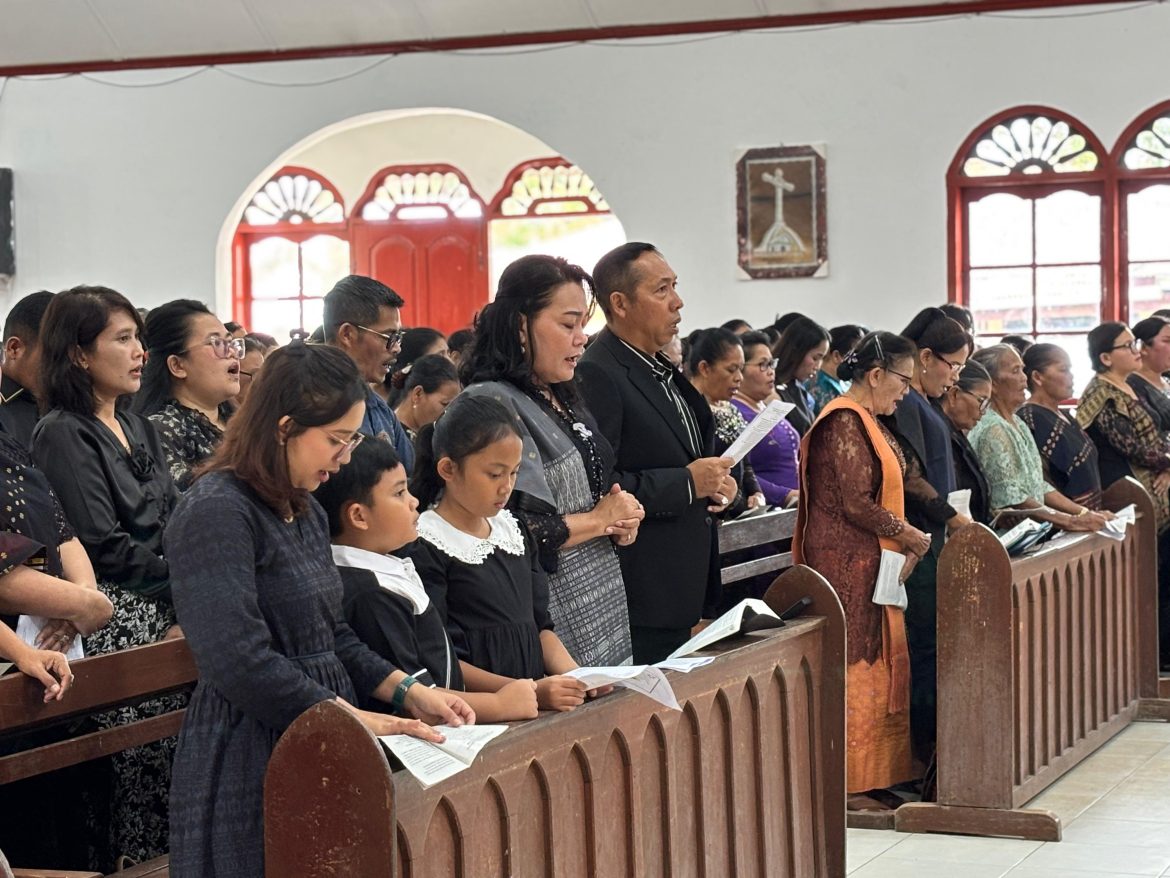 Ibadah Jumat Agung di HKBP Simorangkir, Bupati Taput Ajak Jemaat Gaungkan Kembali Wisata Rohani Salib Kasih