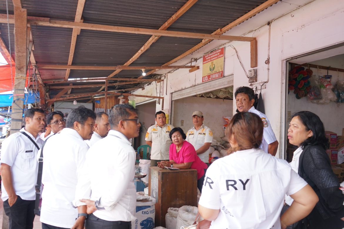 Pemerintah Kabupaten Tapanuli Utara monitoring langsung harga pupuk bersubsidi ke pasar Tarutung