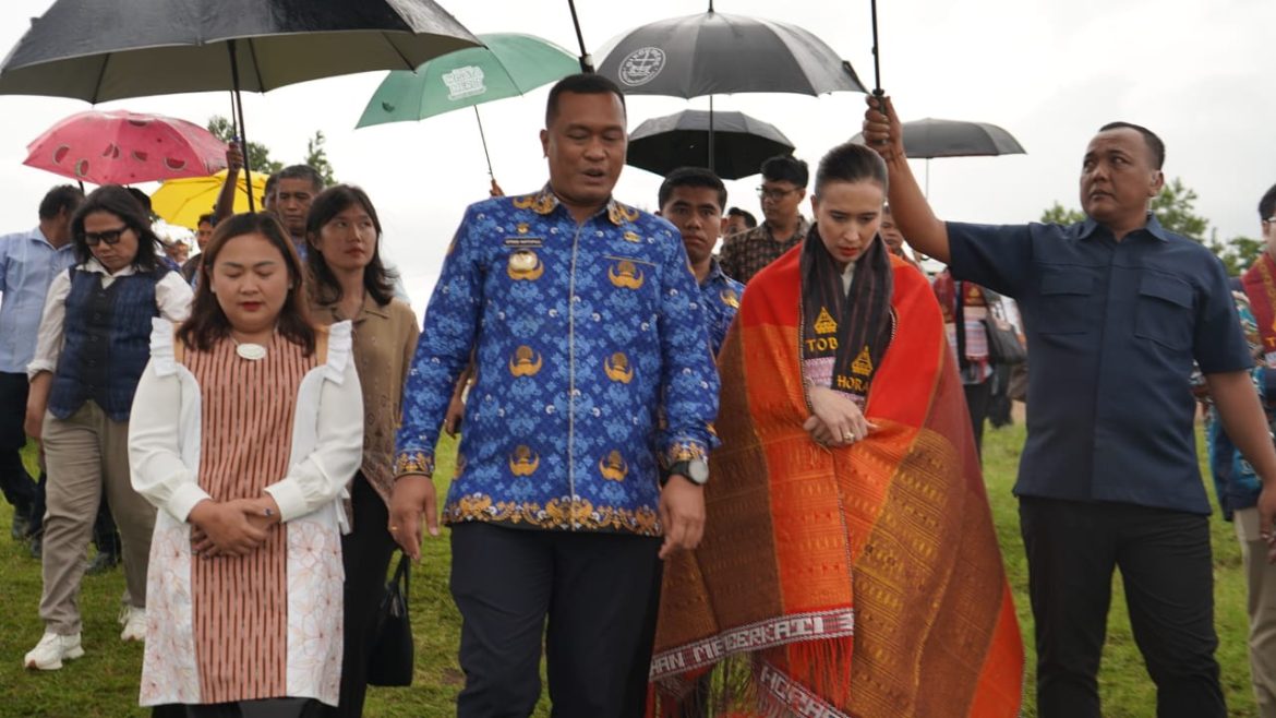 Bupati Sampaikan Kondisi Pariwisata dan Rencana Wisata Rohani di Toba Kepada Menpar