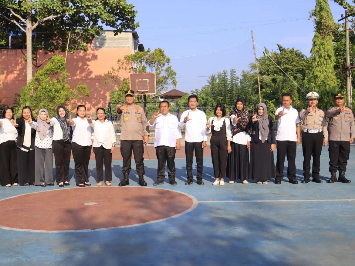 Kapolres Langkat Tanamkan Disiplin dan Semangat Raih Cita-Cita Setinggi Bintang di SMA YAPIM Taruna Stabat.