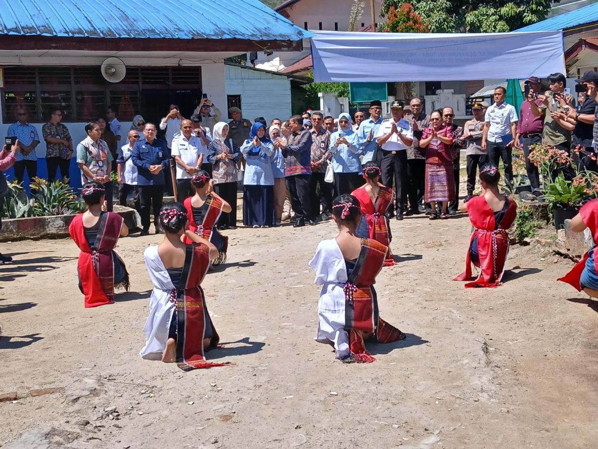 Kunjungan Kerja Reses Komisi X DPR RI ke SMP NEGERI 1 Balige