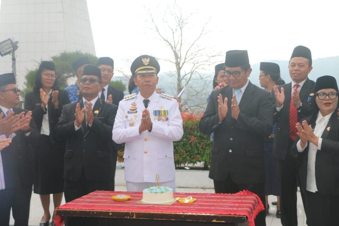 Bupati Taput Pimpin Upacara Peringatan Hari Otonomi Daerah XXX