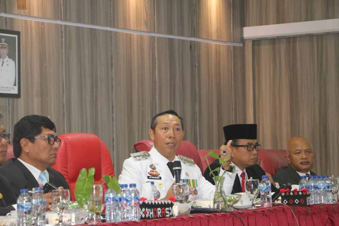 Bupati Taput Pimpin Coffee Morning dengan Pimpinan OPD dan Seluruh Camat