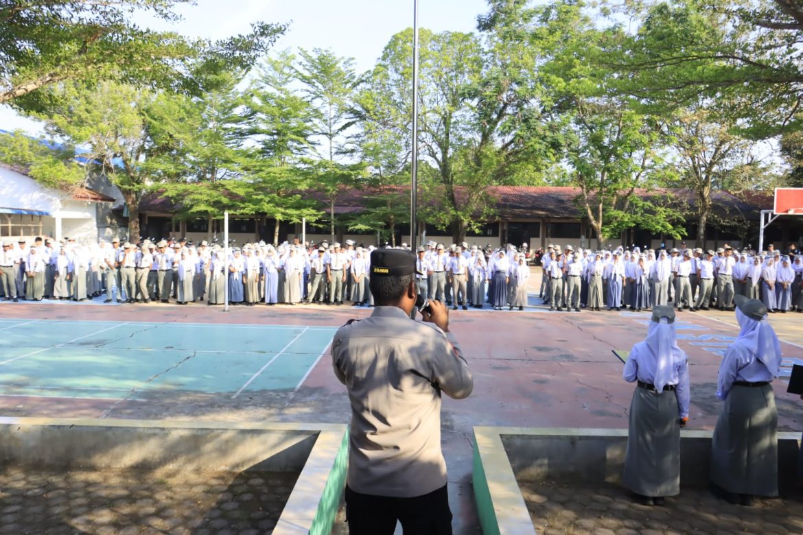 Polres Langkat Tekankan Disiplin, Anti Bullying, Bijak Bermedsos dan Tertib Berlalu Lintas kepada Generasi Z di SMA Persiapan Stabat.