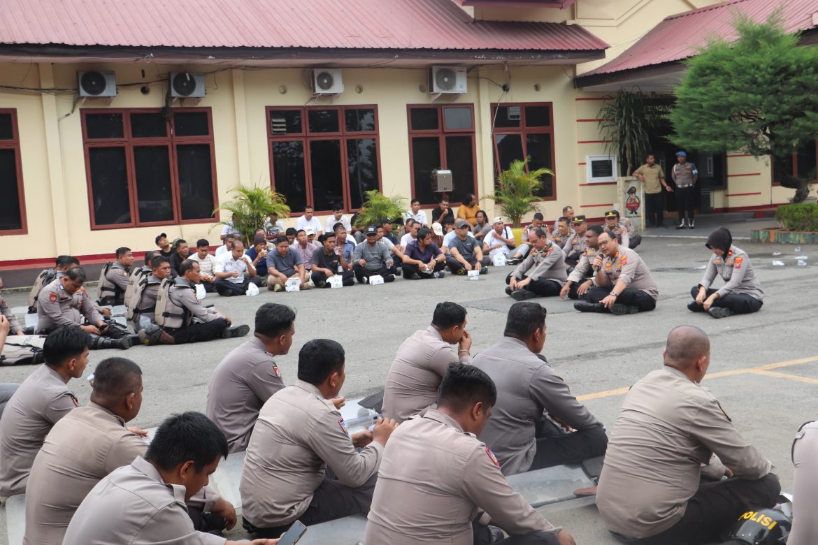 Personel Polres Langkat Perdalam Latihan Sispam Kota, Kapolres Tekankan Kesiapsiagaan dan Pengamanan Humanis.