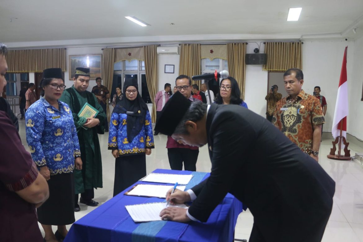 Jadi Motor Kemajuan, Wabup Taput Tantang Kepala Sekolah Manfaatkan AI untuk Mutu Pendidikan