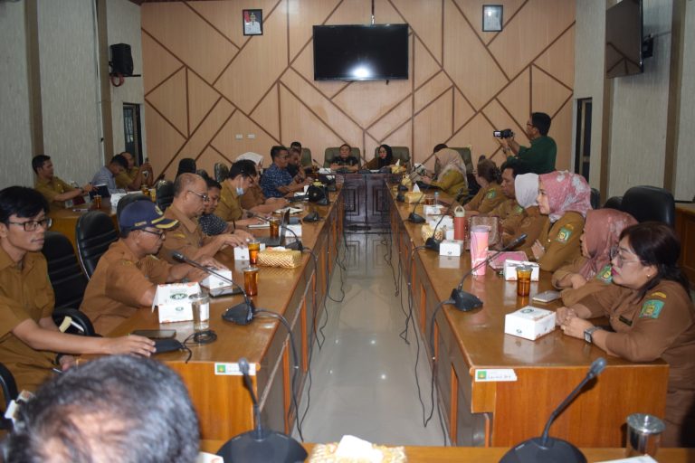 Dugaan Perambahan Hutan Lindung Oknum Kapolsek, Mahasiswa Gelar Aksi dari Polsek ke DPRD Langkat.