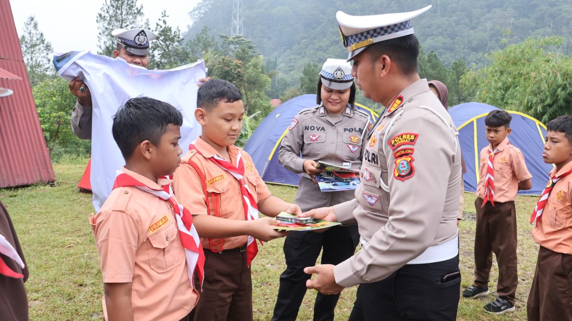 Polri Sahabat Anak, Satlantas Polres Langkat Kawal dan Edukasi Keselamatan Berlalu Lintas kepada Siswa SD IT Al-Fityah.