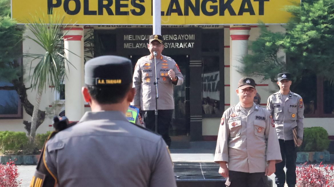 Kapolres Langkat Terima Penghargaan dari 18 Kepala Desa, Tegaskan Komitmen Polri untuk Masyarakat.