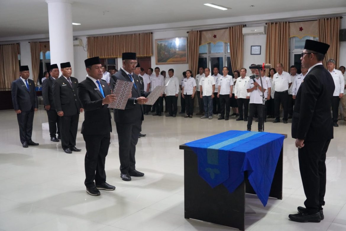 Segarkan Birokrasi, Bupati JTP Lantik Pejabat Eselon II dan Beri Deadline Satu Minggu Serahkan Program Konkret