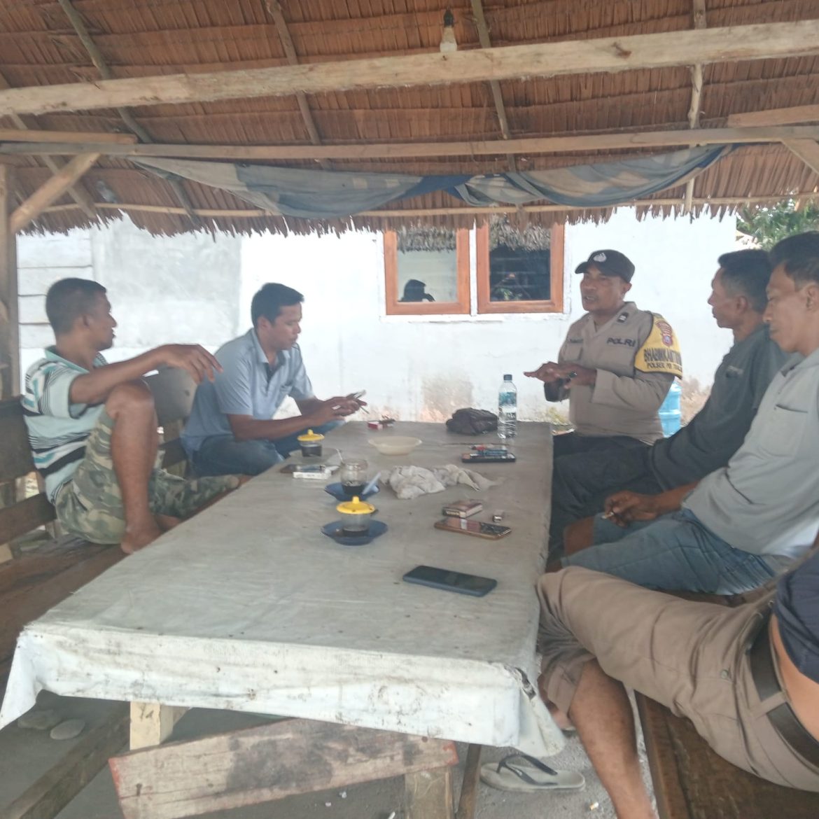 Bhabinkamtibmas Polsek Padang Tualang Sambangi Warga, Wujud Nyata Polri Hadir Menjaga Keamanan Desa.