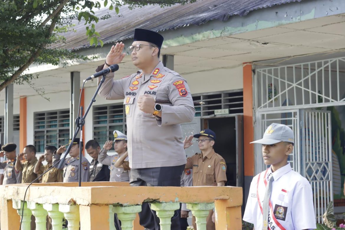 Kapolres Langkat Jadi Pembina Upacara di SMAN 1 Hinai, Tanamkan Disiplin, Anti Bullying dan Kesadaran Hukum Generasi Muda.