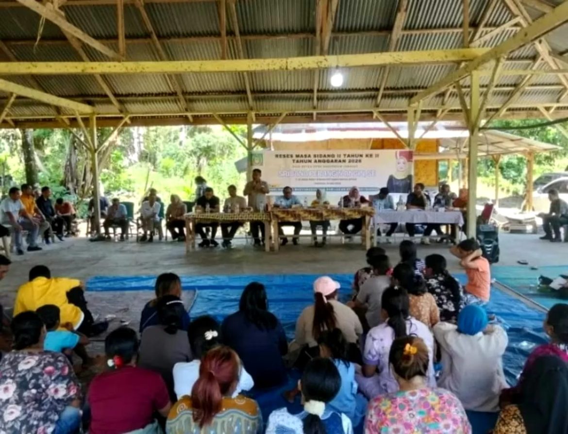 KETUA DPRD LANGKAT SRI BANA PERANGIN-ANGIN, S.E. GELAR RESES SIDANG II TAHUN KE-II 2026 DI DESA ADLIN TENGAH.