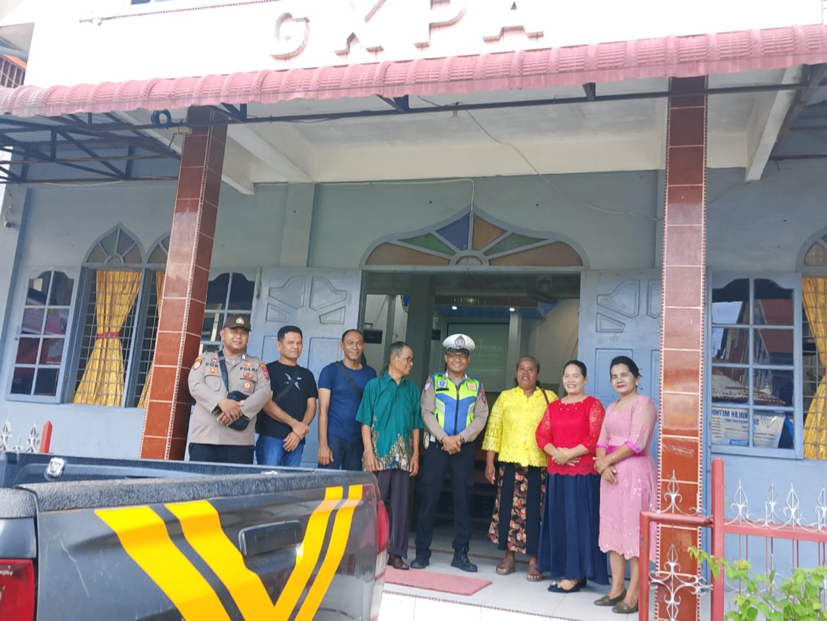 Polsek Babalan Laksanakan Pengamanan Ibadah Minggu, Wujud Kehadiran Polri Jaga Kamtibmas.