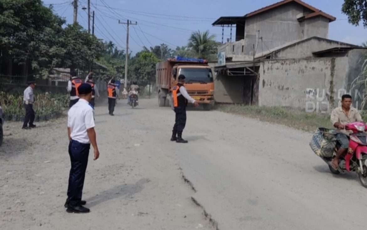 Truk Pengangkut Melebihi Tonase Dilarang Melintas Saat Pagi dan Sore Hari.