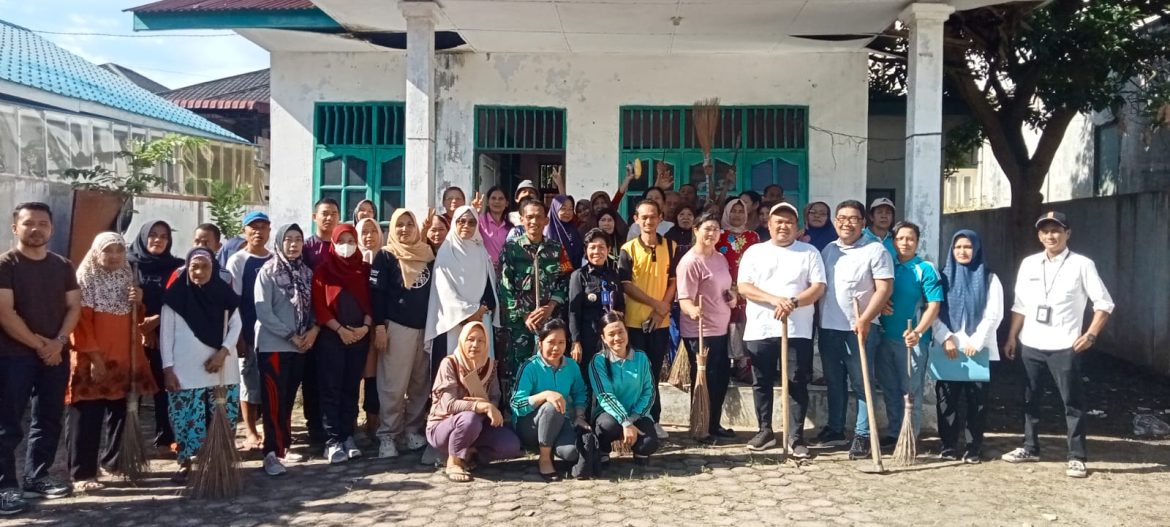 Camat, PK Lurah dan Warga Bersatu Gelar Gotong Royong Massal, Tebing Tinggi Lama Perangi Sampah dan Narkoba