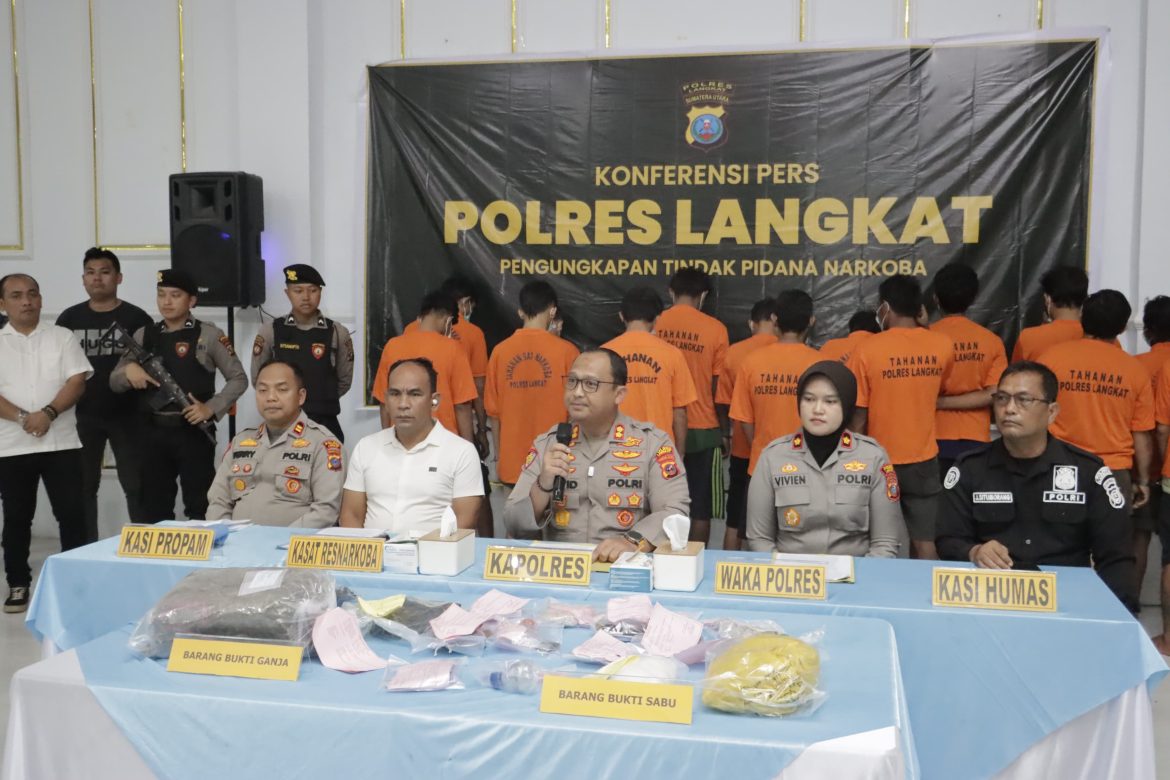 Kapolres Langkat Pimpin Langsung Konferensi Pers Pengungkapan 33 Kasus Narkotika dalam Ops Antik Toba 2026.