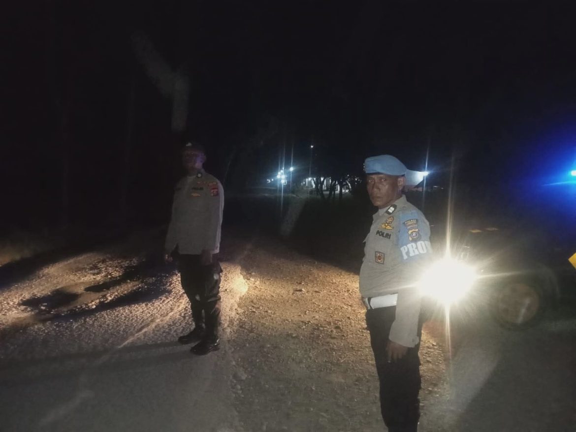 Personel Polsek Secanggang Laksanakan Patroli Blue Light di Jalan Lintas Secanggang-Stabat.